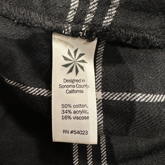 Athleta Black and White Plaid Flannel Button Down Shirt Size XS - Picture 10 of 10